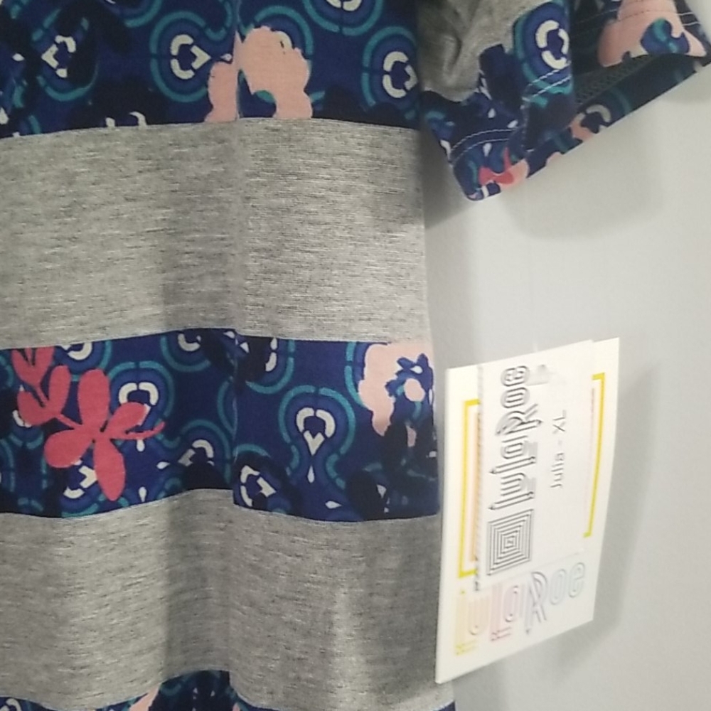 Lularoe Julia - Picture 2 of 2